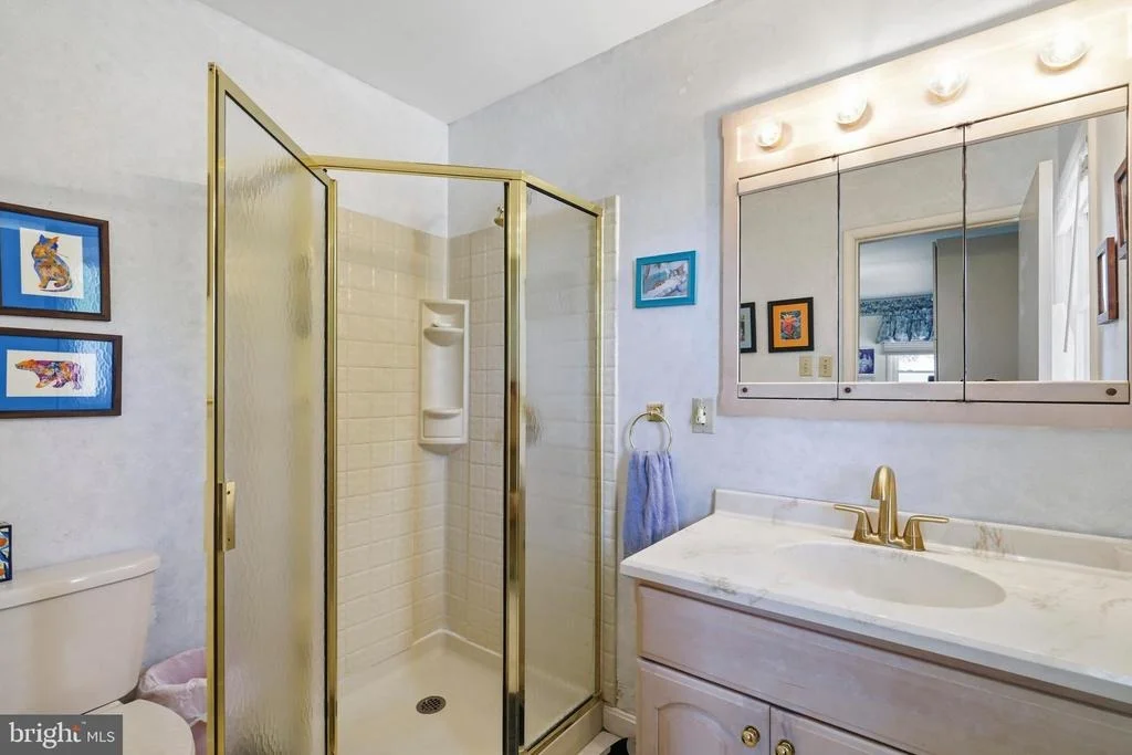 Photo of 2303 FARRINGDON ROAD