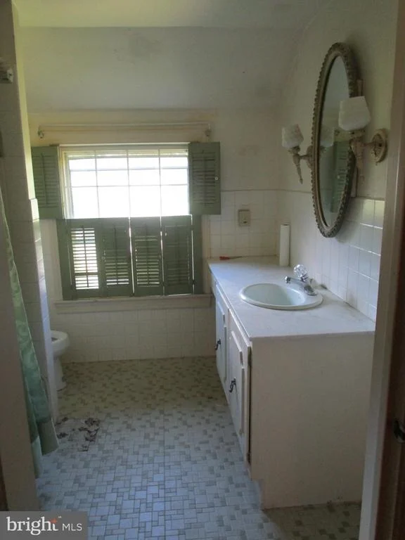 Photo of 40 W FAIRWAY CIRCLE