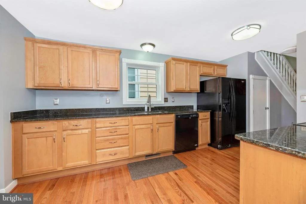 Photo of 1 E E STREET