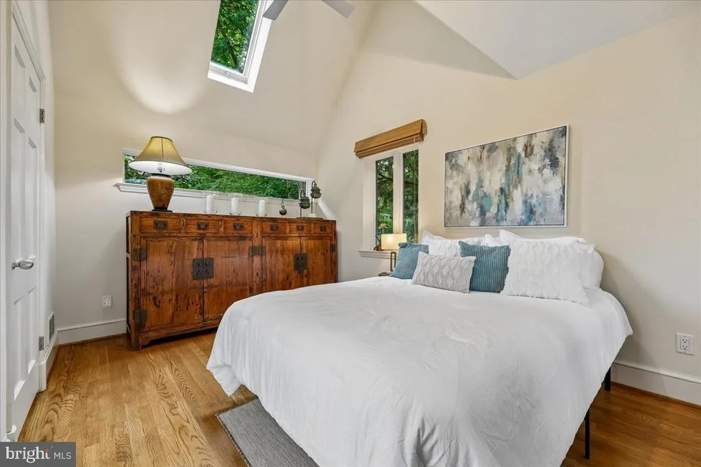 Photo of 1212 WOODSIDE PARKWAY