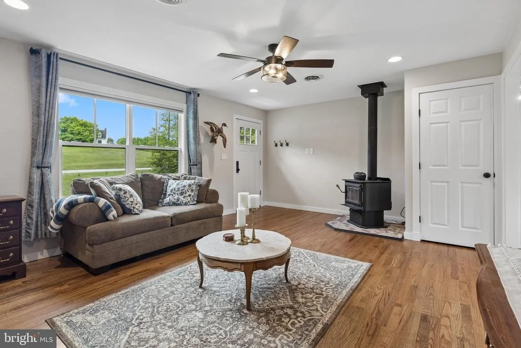 Photo of 9816 FAIRLEE ROAD