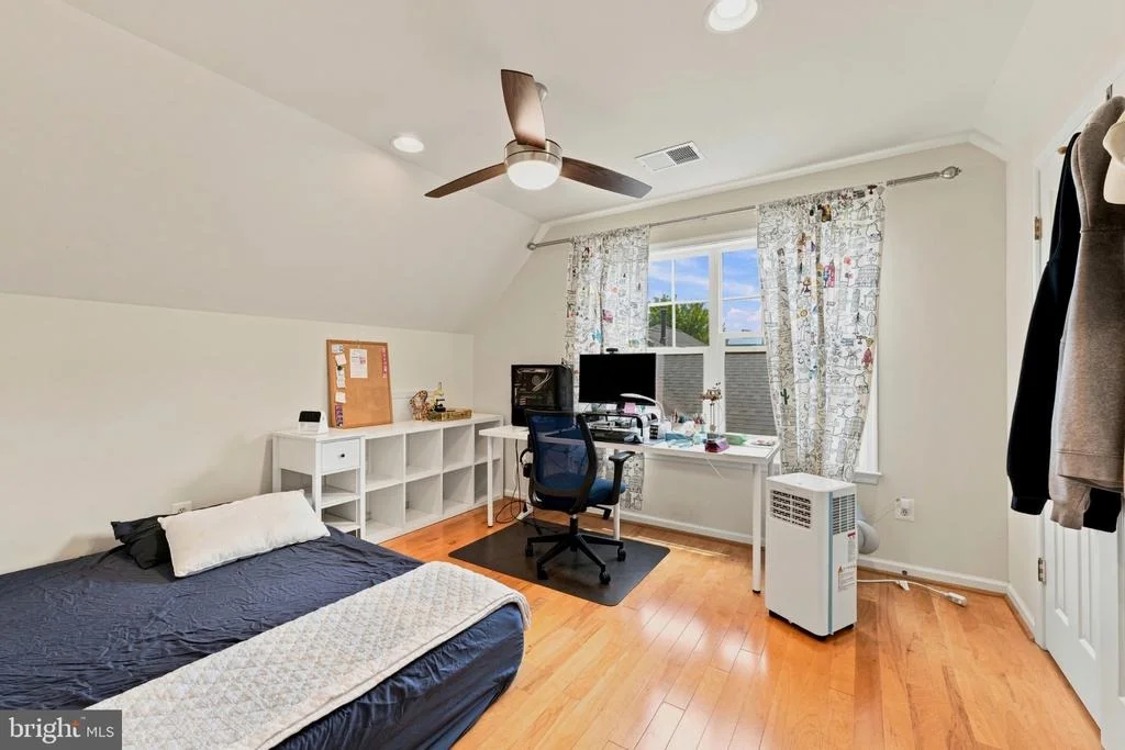 Photo of 44121 RIVERPOINT DRIVE
