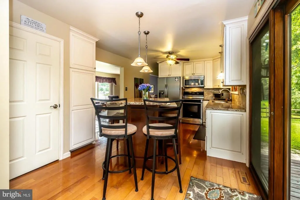 Photo of 820 BEZEL ROAD