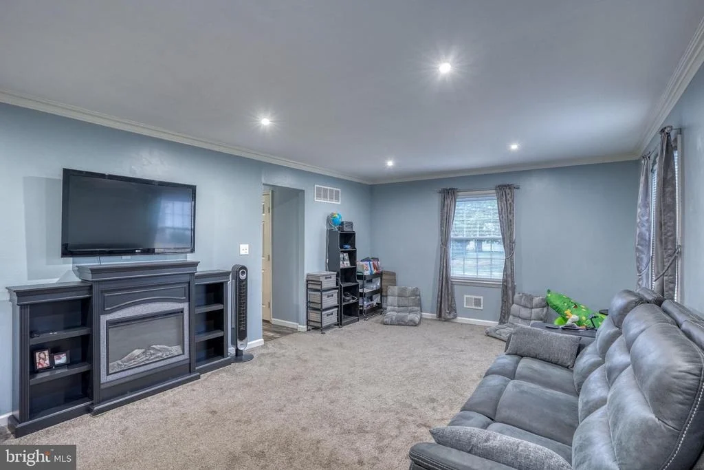 Photo of 103 S FAIRFIELD DRIVE