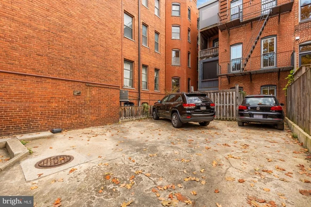 Photo of Unit 2 at 6 LOGAN CIRCLE NW