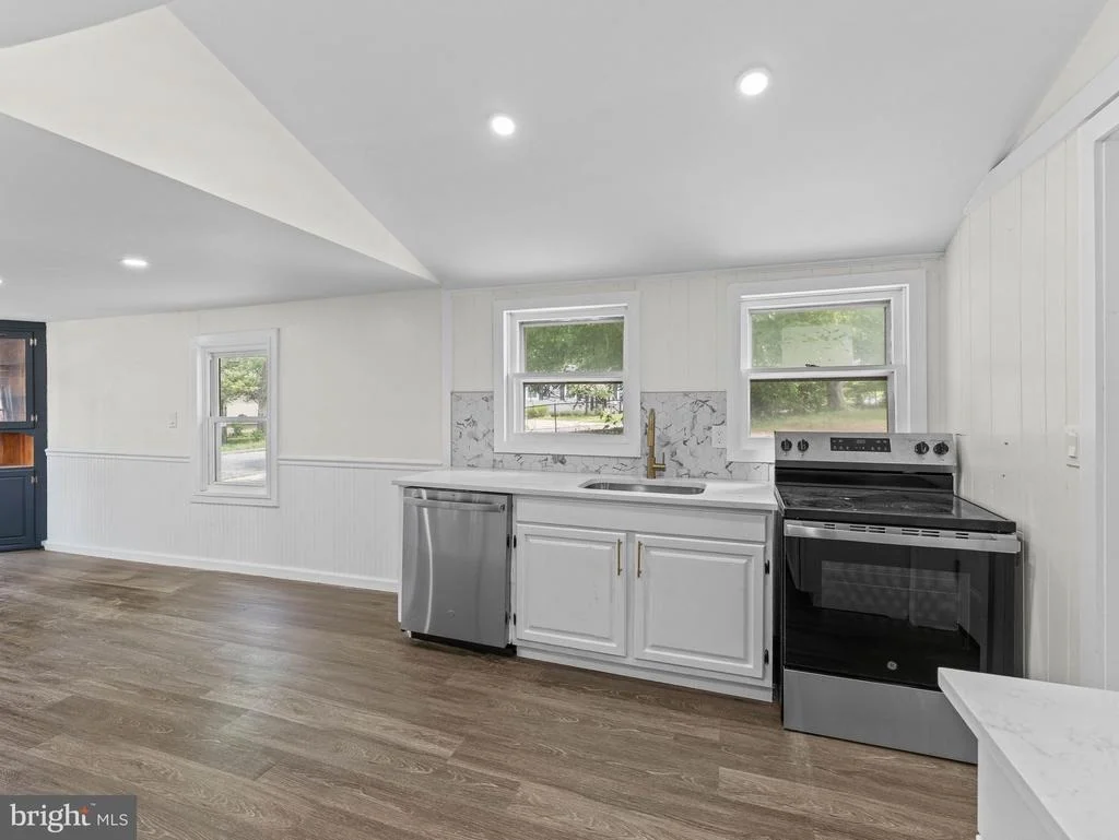 Photo of 215 ERIAL ROAD