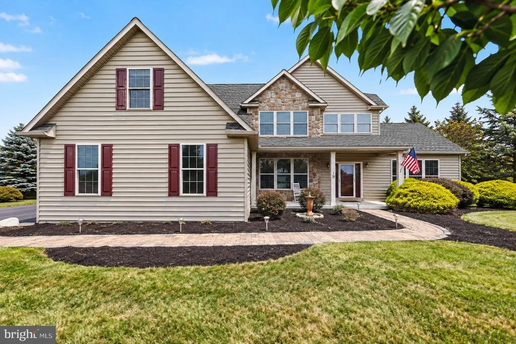 Photo of 12 E SUMMIT DRIVE