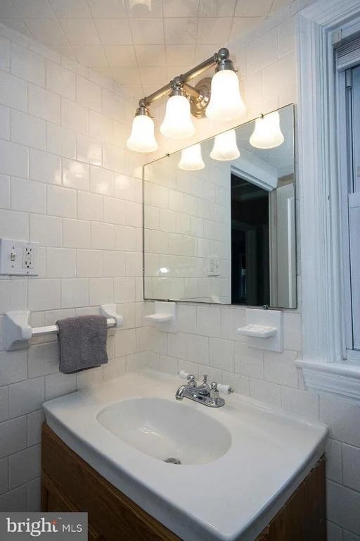 Photo of 806 WARWICK ROAD