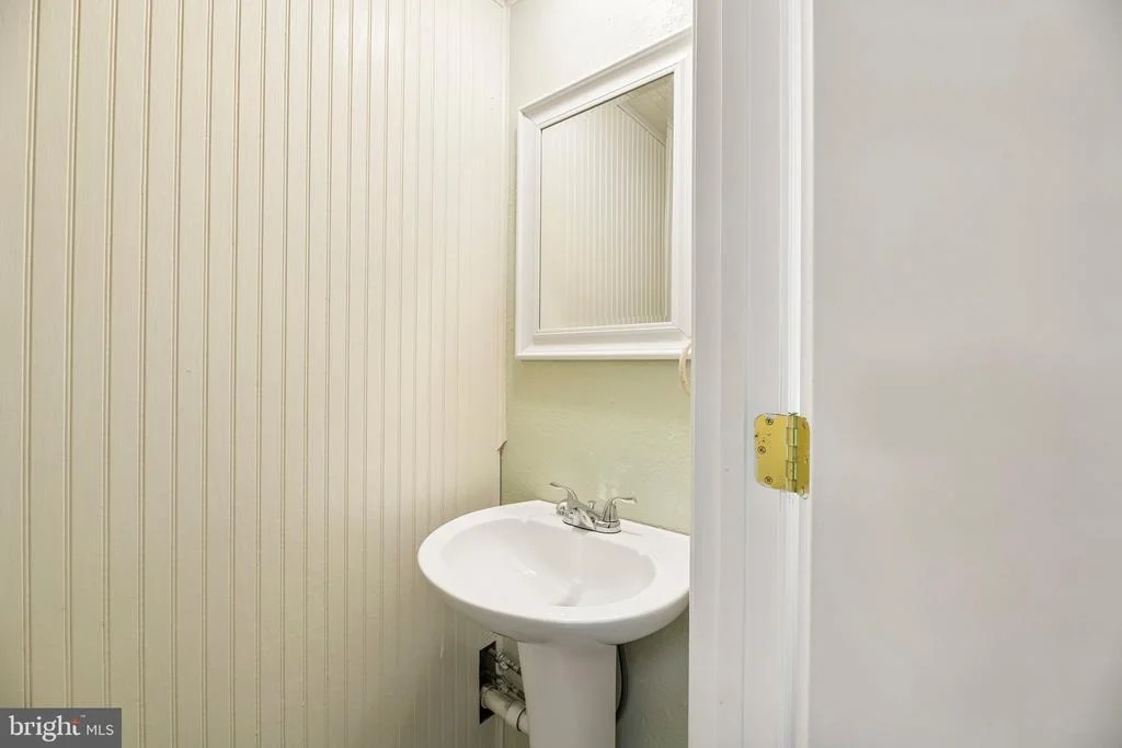 Photo of 8420 LEAF ROAD