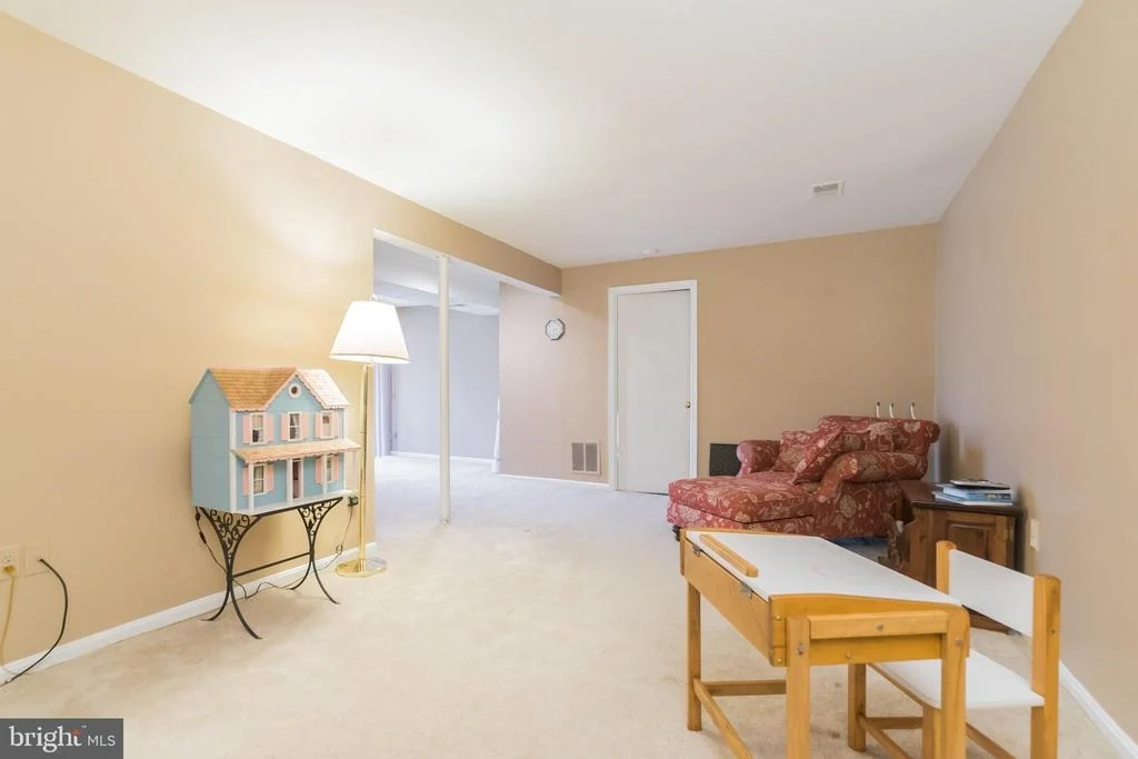 Photo of 8924 ROUNDLEAF WAY