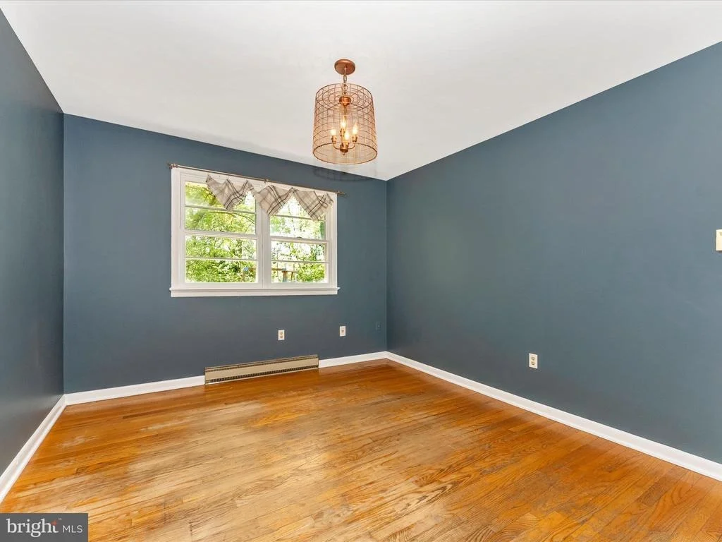 Photo of 2833 RODERICK ROAD