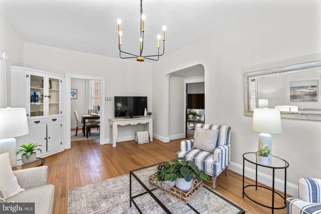 Photo of 702 DEEPDENE ROAD