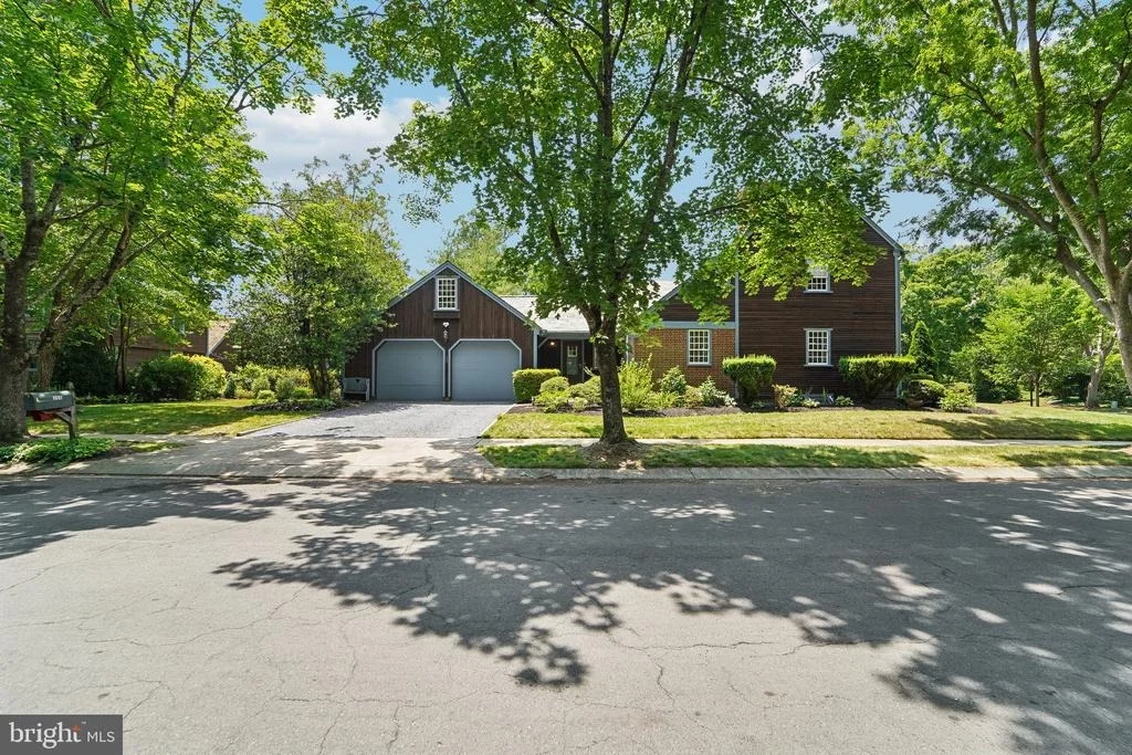 Photo of 355 BROADVIEW LANE