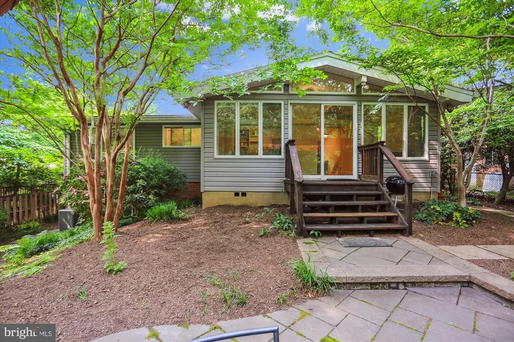 Photo of 222 HILLSBORO DRIVE