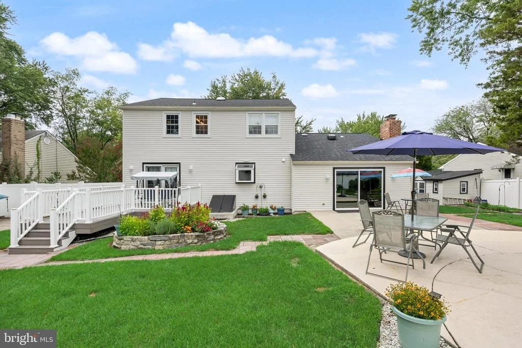 Photo of 52 SUNSET DRIVE