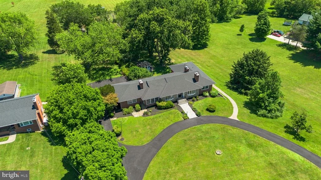 Photo of 18015 MUNCASTER ROAD