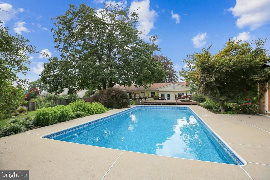 Photo of 15225 CENTERGATE DRIVE