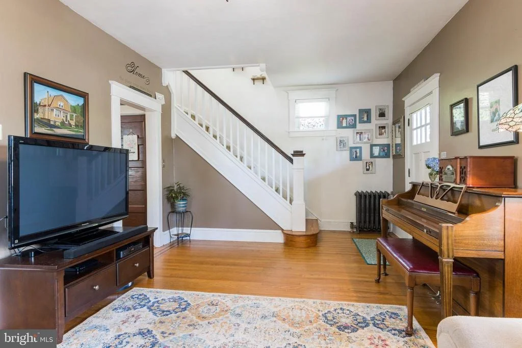 Photo of 618 ALDERSHOT ROAD
