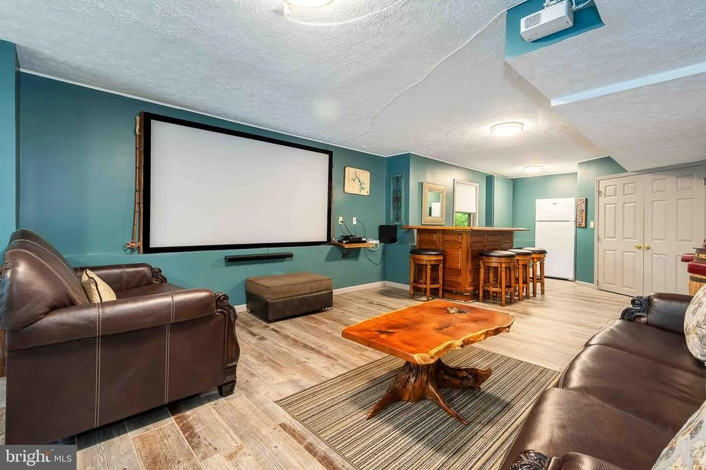 Photo of 305 LAKE POINTE DRIVE