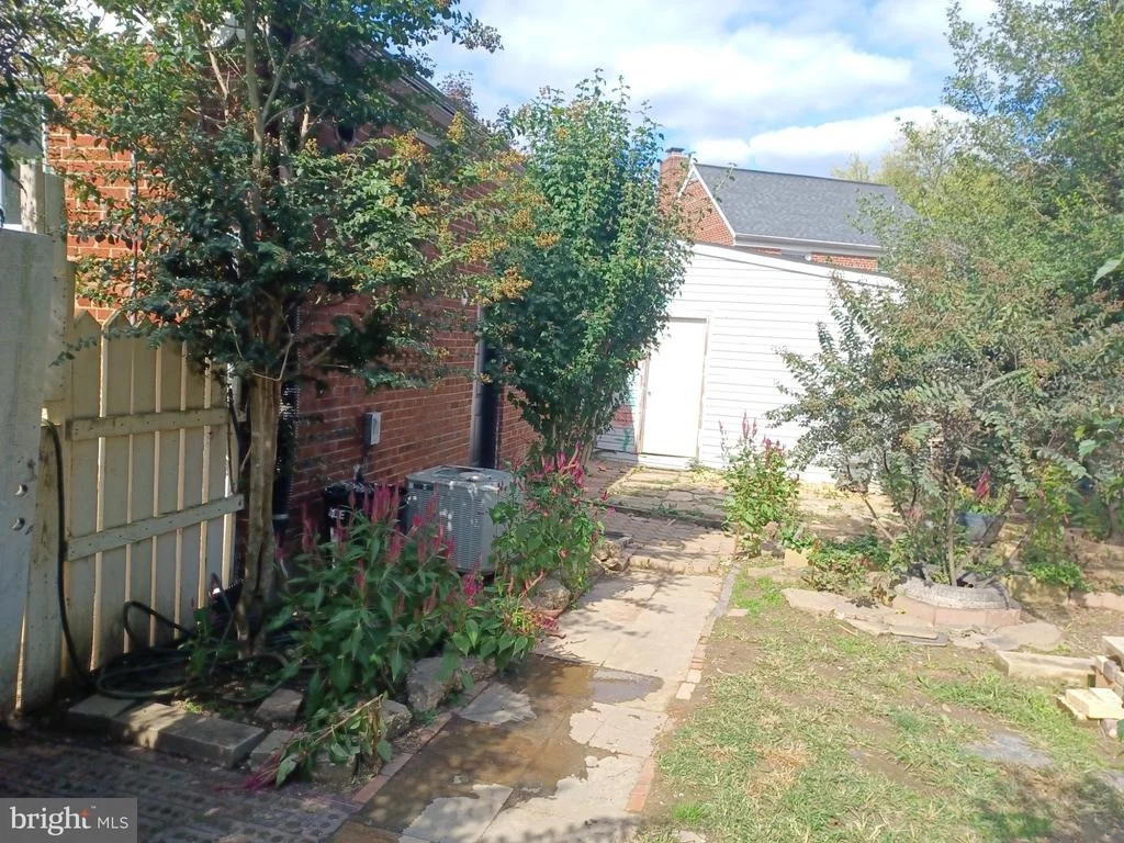 Photo of 9723 BRADDOCK ROAD