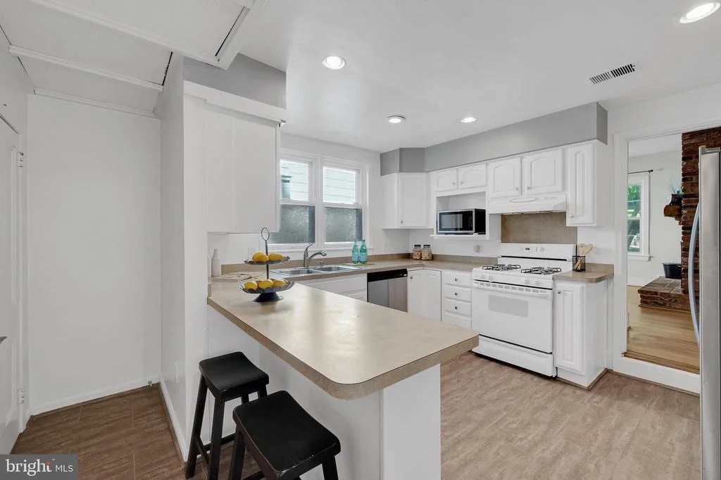 Photo of 2418 FOREST GLEN ROAD