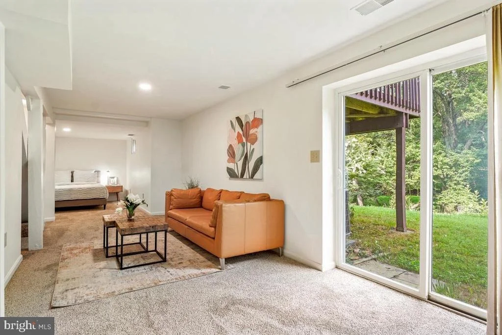 Photo of 14652 WOONSOCKETT DRIVE