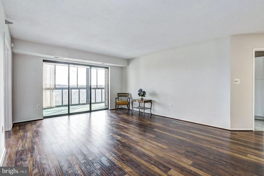 Photo of Unit 31007 at 15115 INTERLACHEN DRIVE