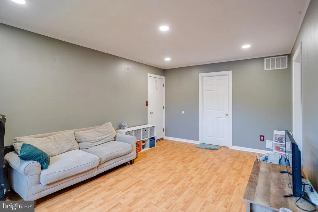 Photo of 919 JACKSON BOULEVARD
