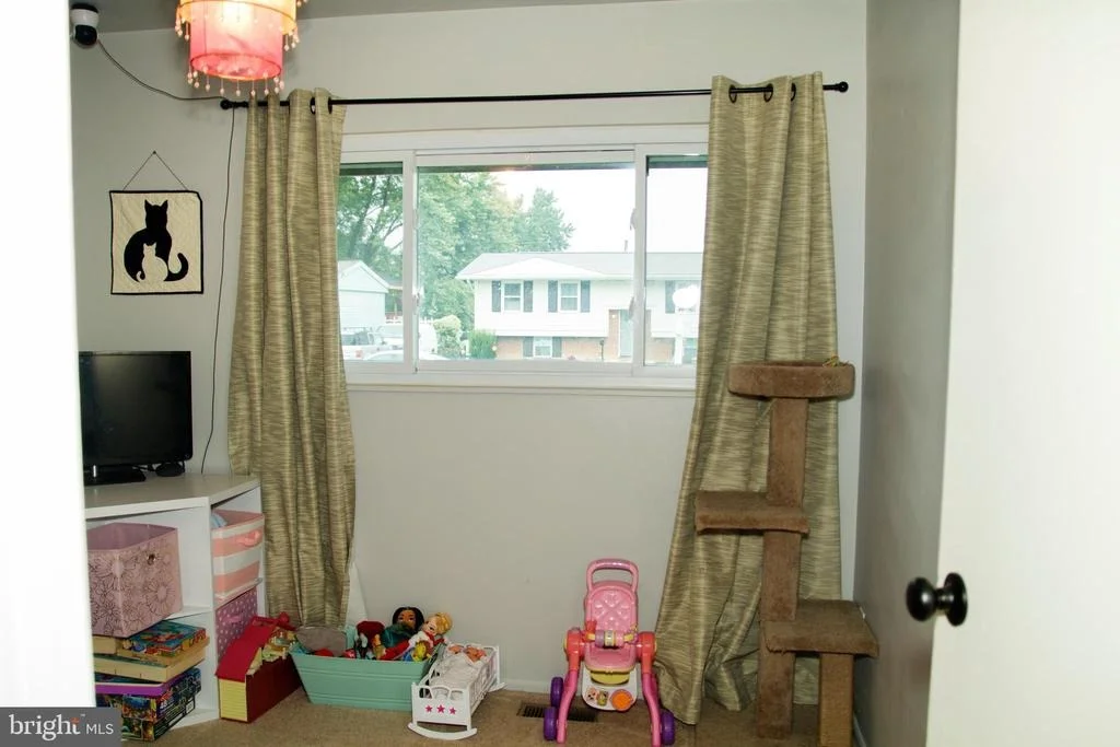 Photo of 276 PINOAK LANE