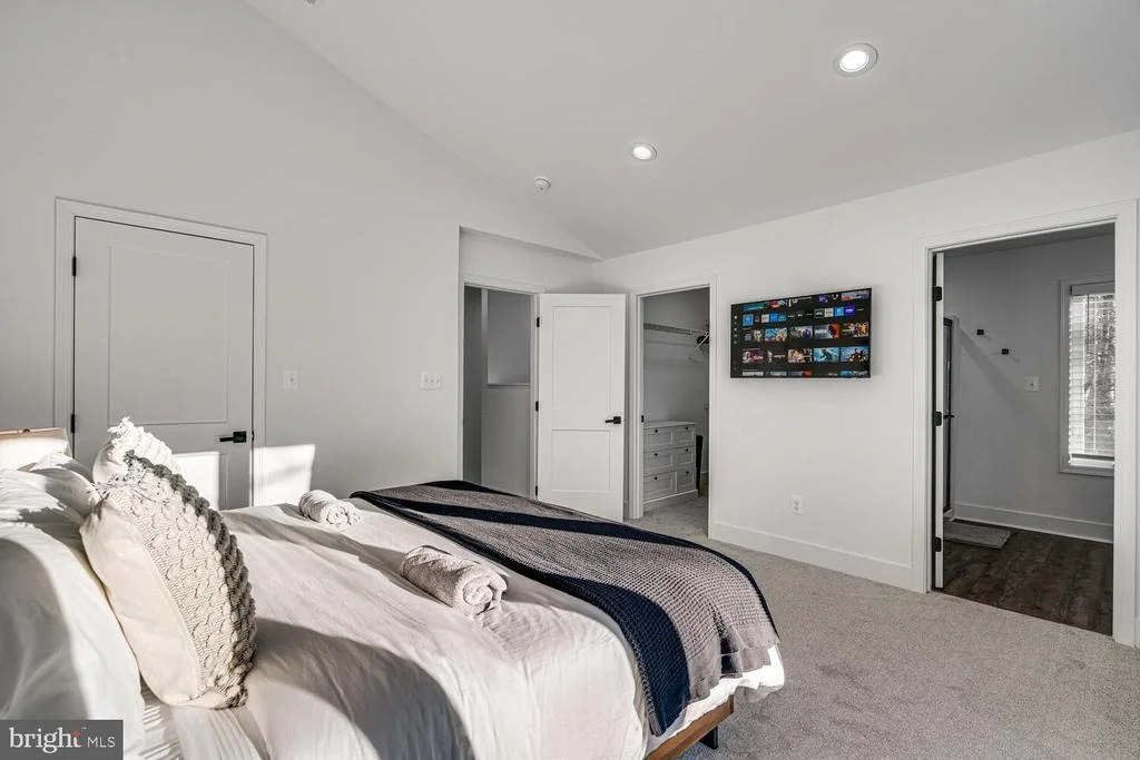 Photo of 1355 GREENVIEW DRIVE