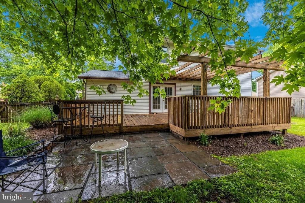 Photo of 484 HILLCREST DRIVE