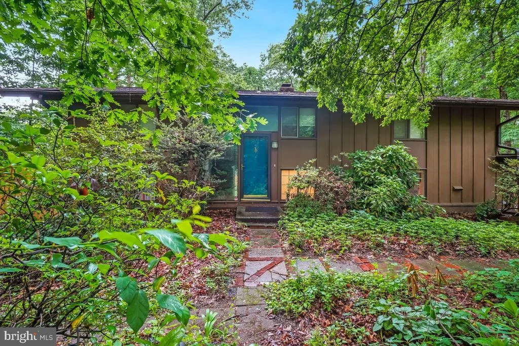 Photo of 8545 PINEWAY COURT