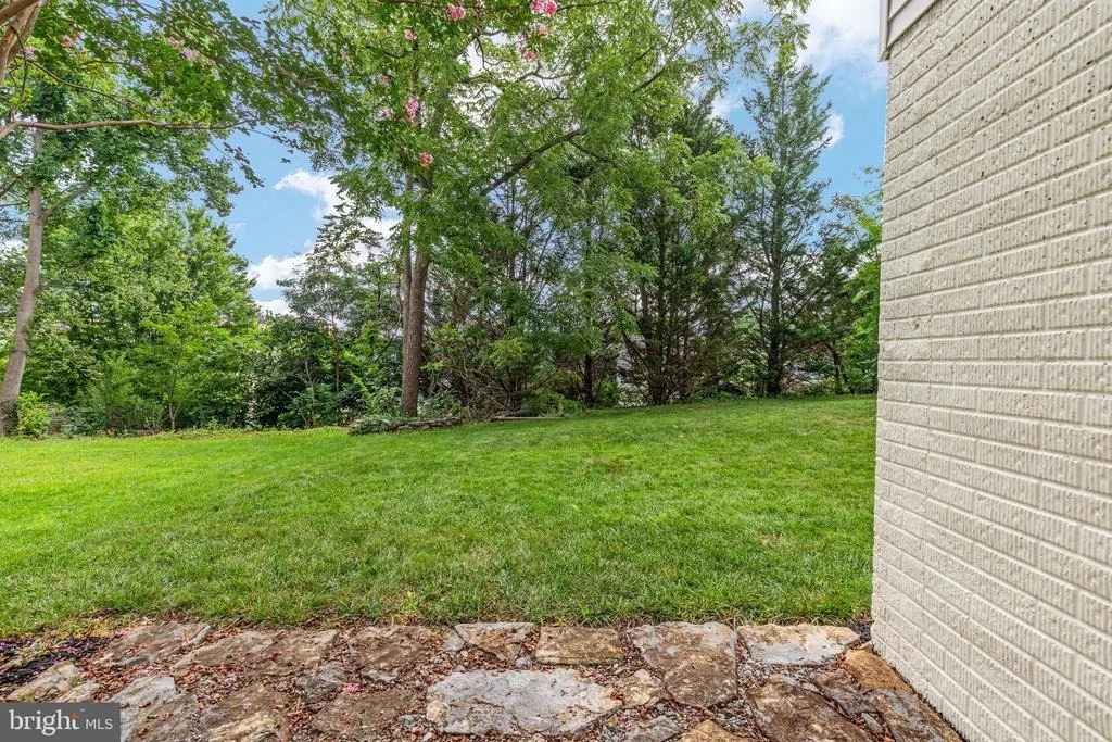 Photo of 922 WAYNE DRIVE