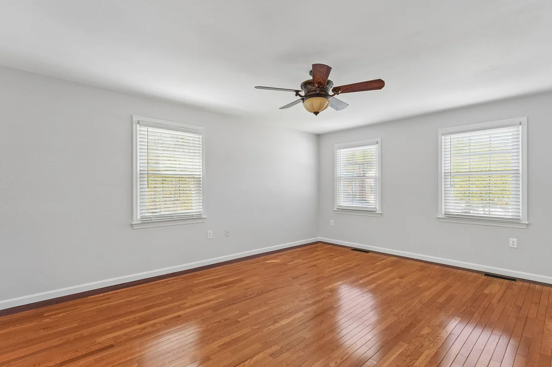 Photo of 8600 VALLEY DR