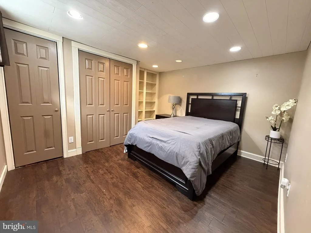 Photo of 6011 EASTERN PARKWAY