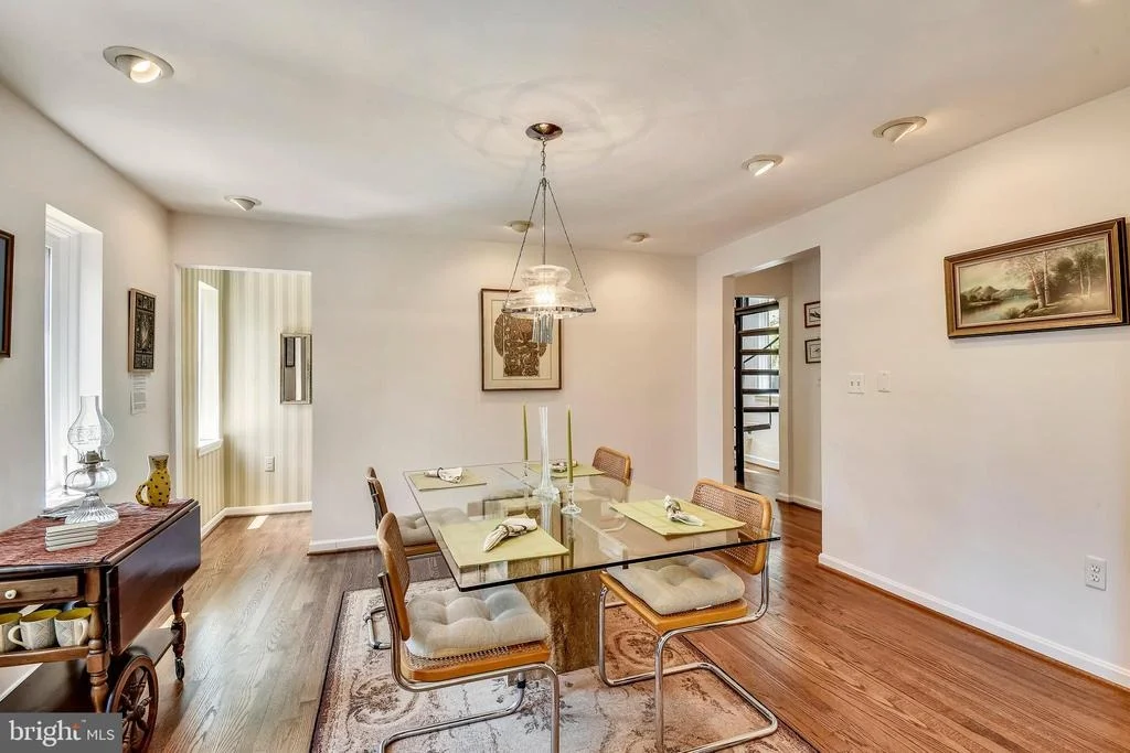 Photo of 9919 MACARTHUR BOULEVARD
