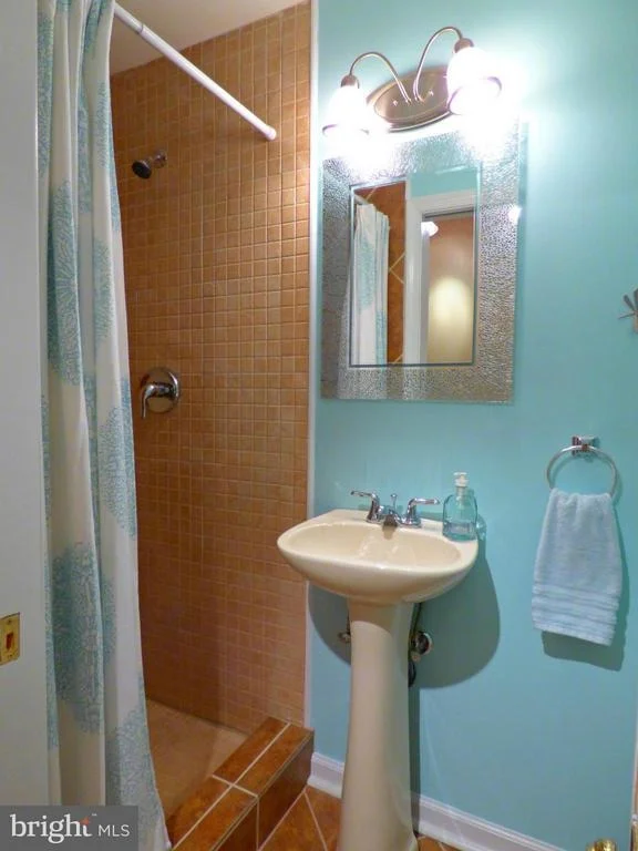 Photo of 6852 SNOWDEN COURT