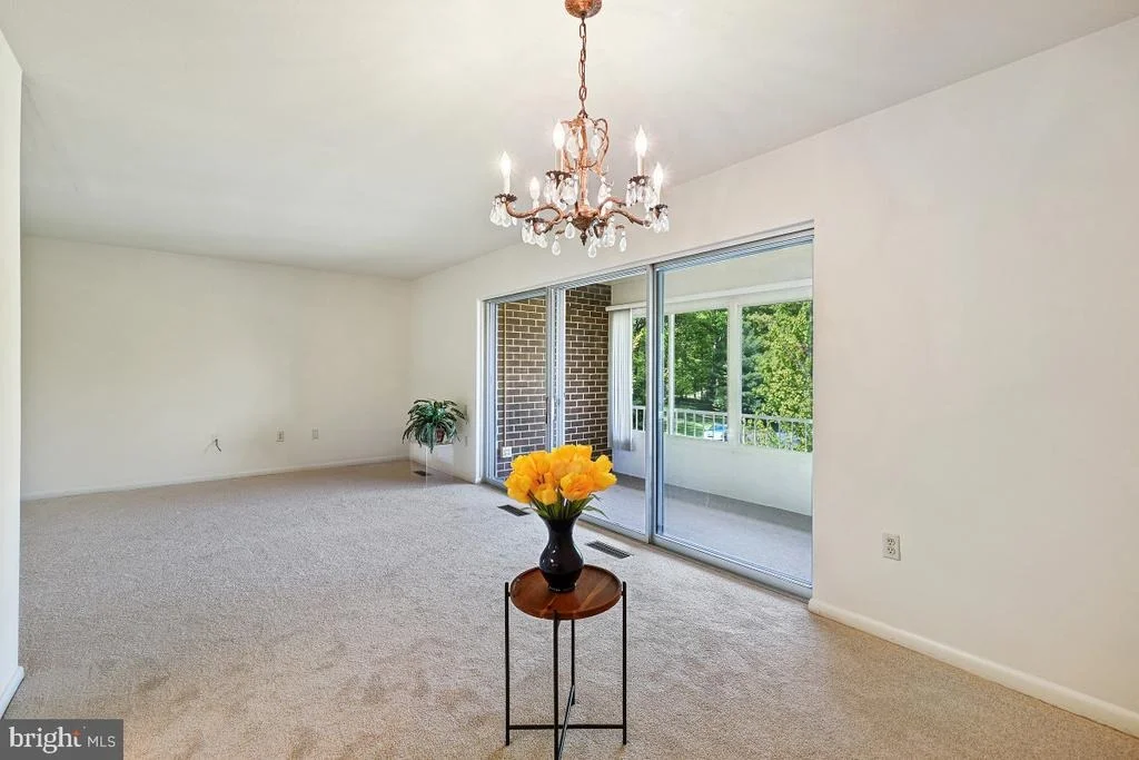 Photo of Unit 682A at 3320 GLENEAGLES DRIVE