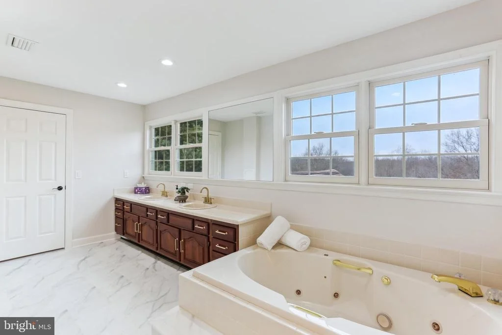 Photo of 9409 THORNEDIKE DRIVE