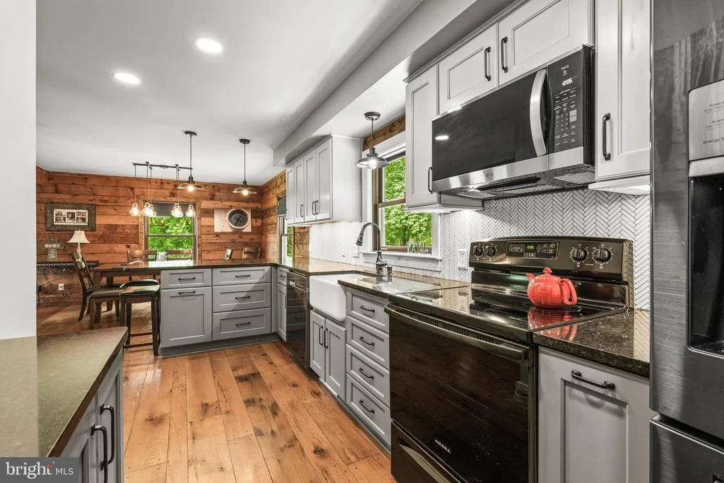 Photo of 9124 HAWBOTTOM ROAD