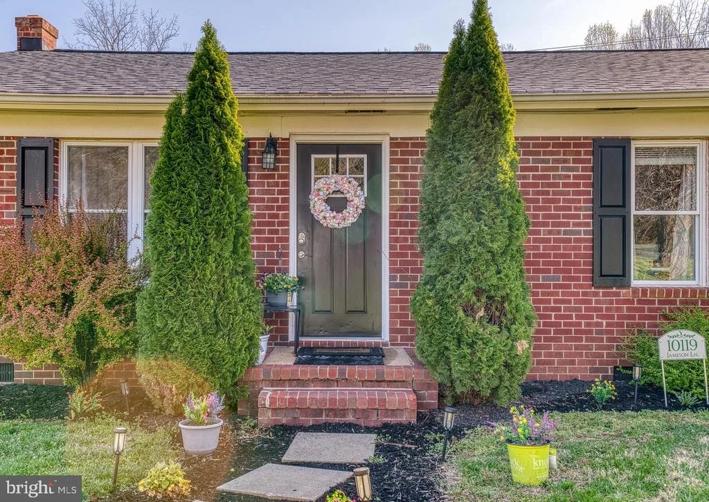 Photo of 10119 JAMESON LANE