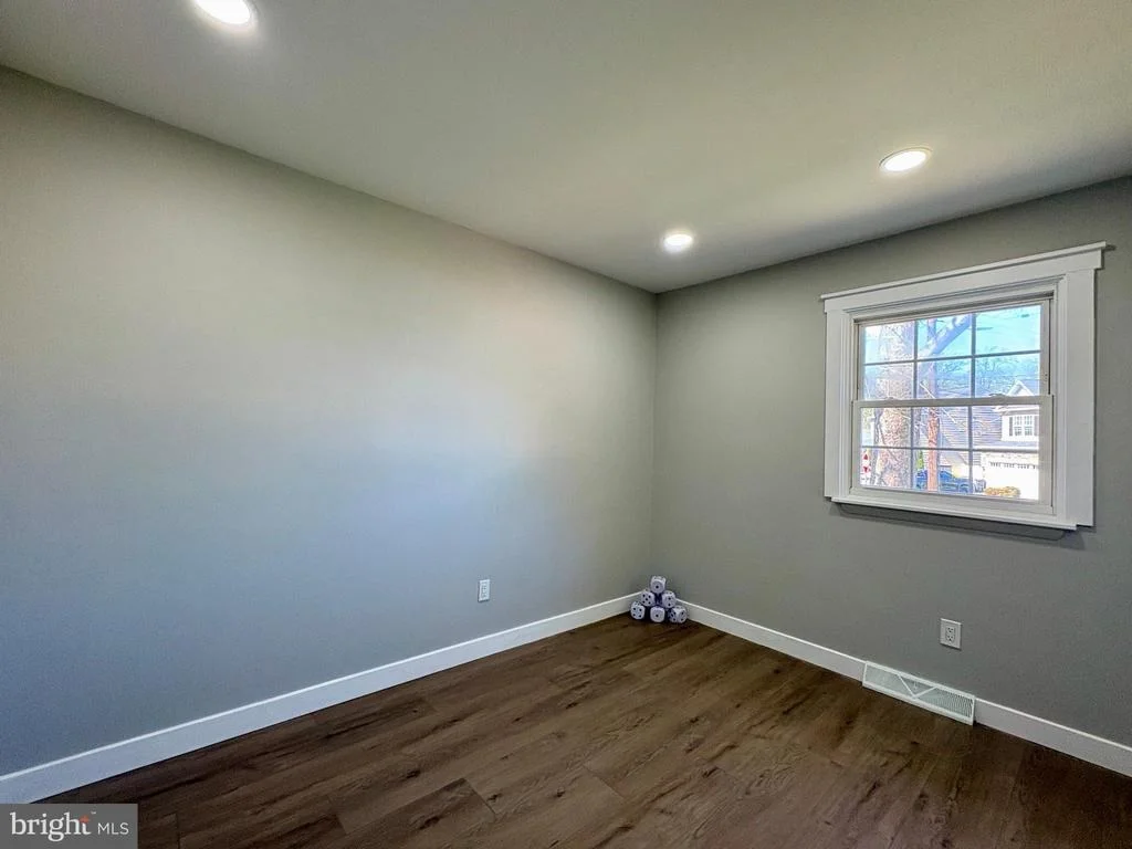 Photo of 925 LONGVIEW AVENUE