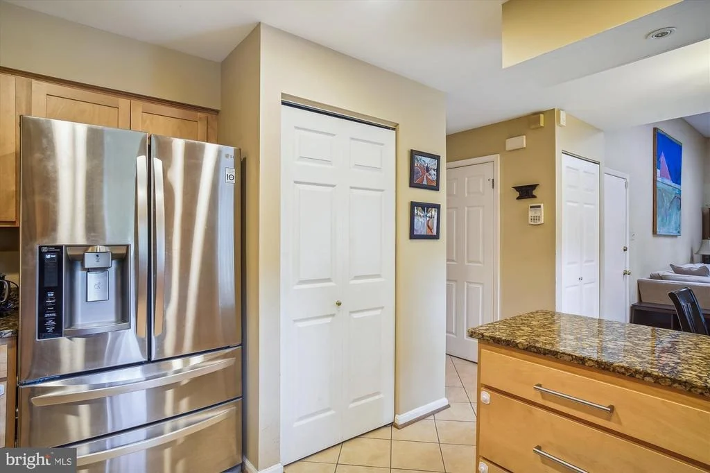 Photo of 2427 HENSLOWE DRIVE