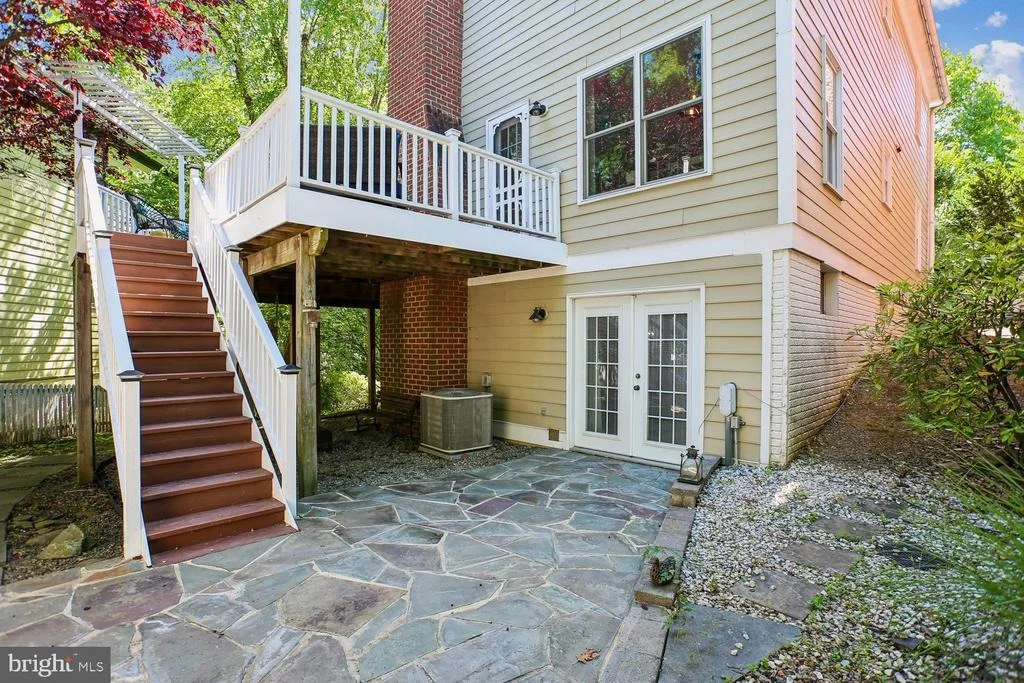 Photo of 465 TSCHIFFELY SQUARE ROAD