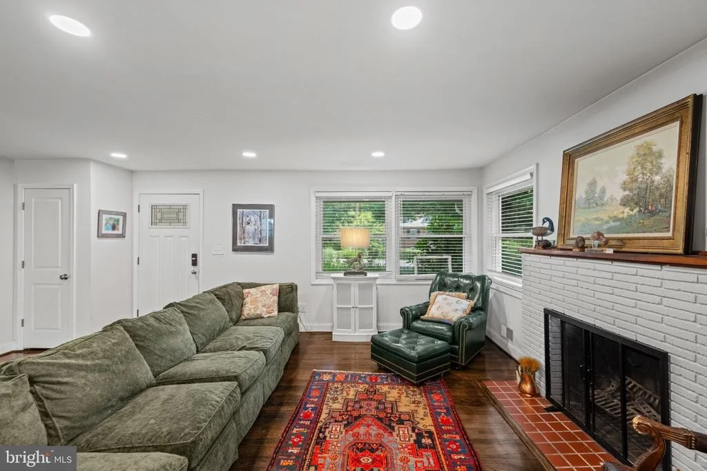Photo of 803 JOPPA ROAD W