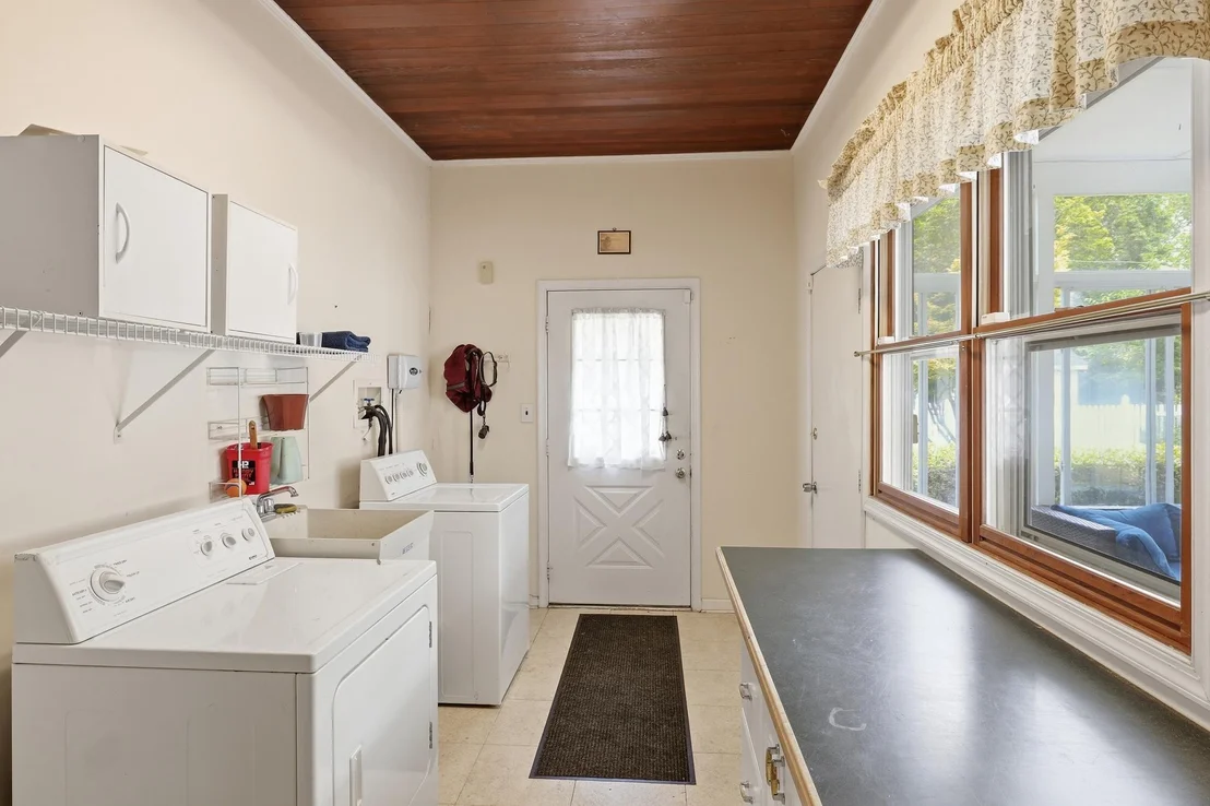 Photo of 727 N GOVERNORS AVENUE