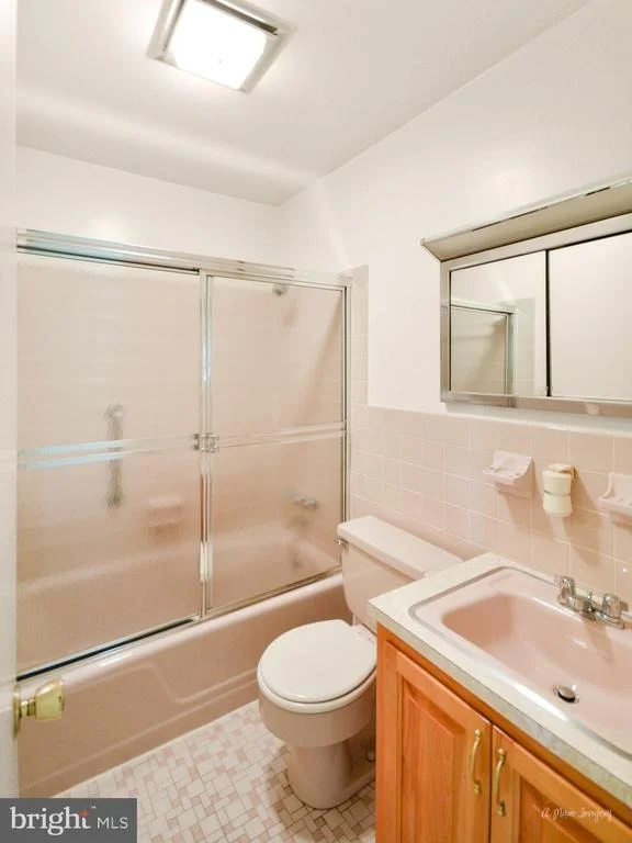 Photo of 202 MEADOWDALE LANE