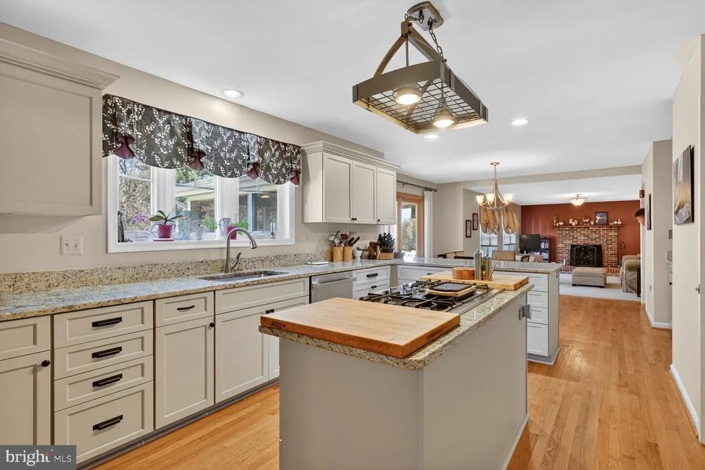 Photo of 2036 MAYFLOWER DRIVE