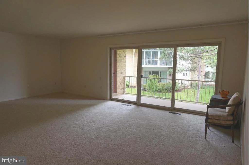 Photo of Unit 702D at 3350 GLENEAGLES DRIVE