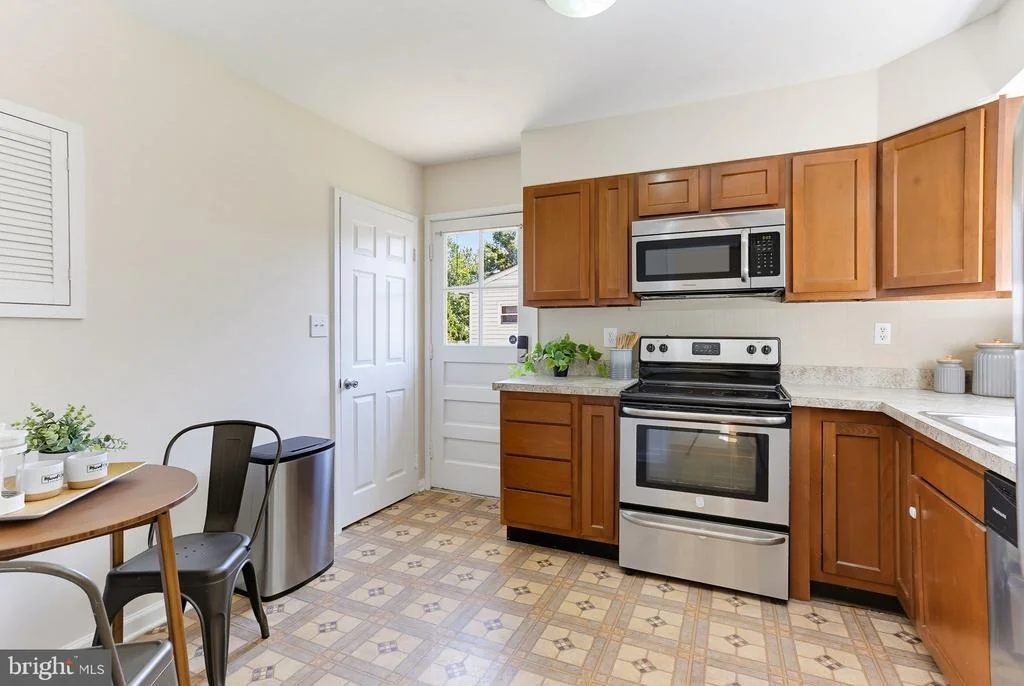 Photo of 6000 MOOREHEAD ROAD